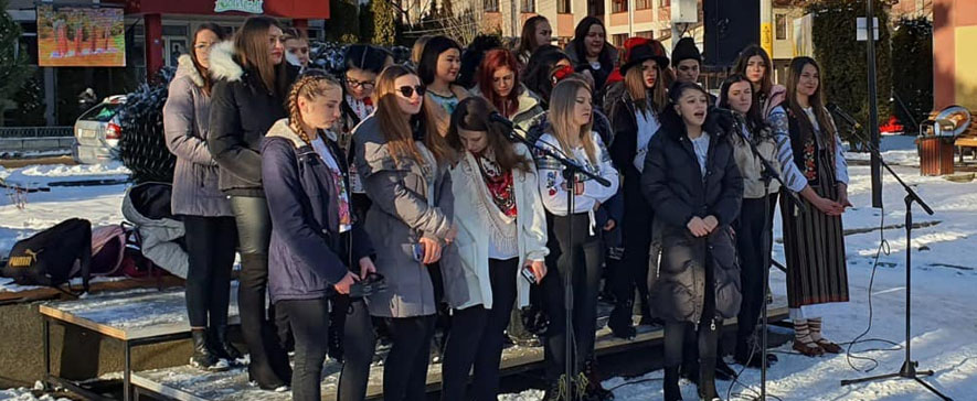 Primăria Municipiului Moinești a anunțat programul Mini-Concertelor de Crăciun din săptămâna 17-23 decembrie 2023