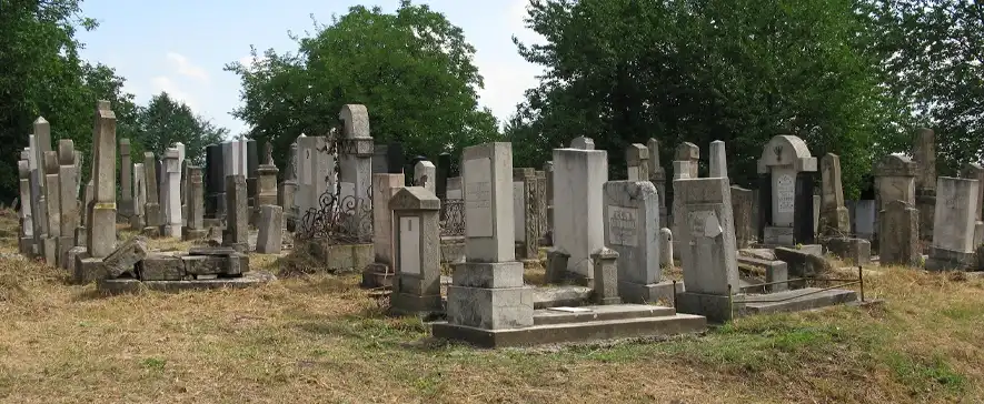Cimitirul Evreiesc din Moinești - simbol al veșniciei
