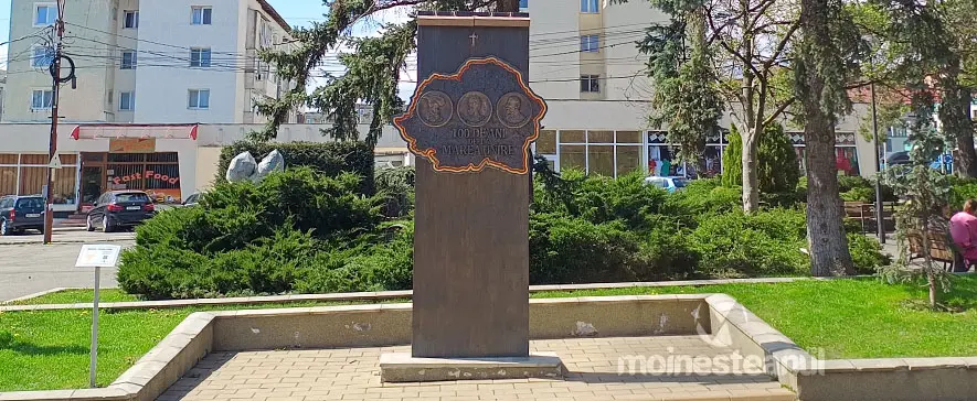 La Moinești se sărbătorește Ziua Națională printr-un ceremonial solemn la Monumentul Centenarului