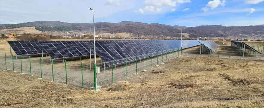 Orașul Comănești devine un oraș verde odată cu finalizarea proiectului european de construcție a unui Parc Fotovoltaic