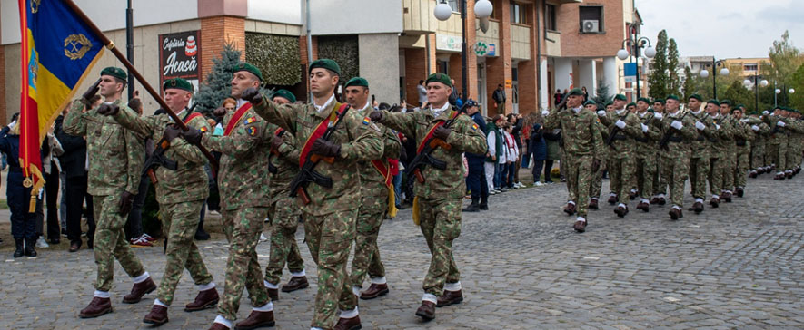 Ziua Vânătorului de Munte sărbătorită la Târgu Ocna: Un omagiu adus eroilor și tradițiilor militare