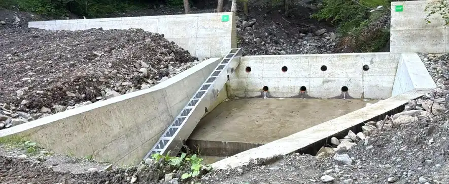 Investiție de 7,5 milioane lei pentru protecția zonei montane Dărmănești: lucrările de la Izvorul Negru, finalizate și recepționate