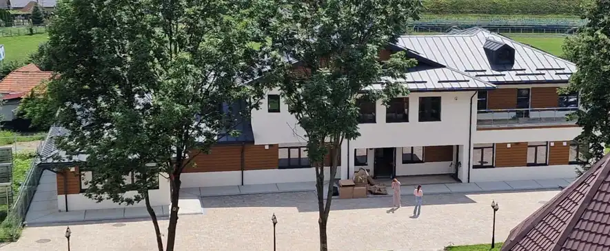 Servicii moderne pentru vârstnici: Centrul de Zi din Comănești intră în etapa finală înainte de deschidere