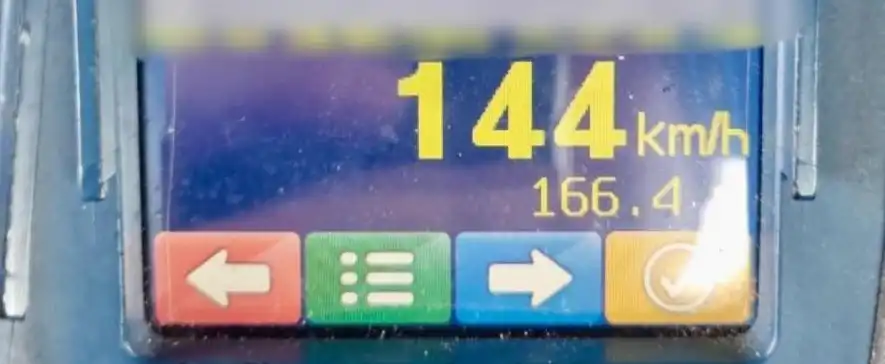 Acțiune rutieră la Moinești: 77 de sancțiuni, 5 permise reținute și un șofer prins cu 144 km/h în Berești‑Tazlău